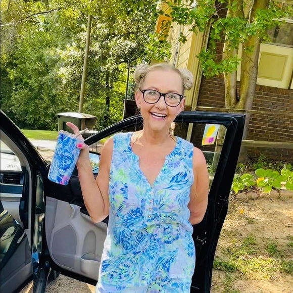 Meet your Posher, Tina - Picture 1 of 5